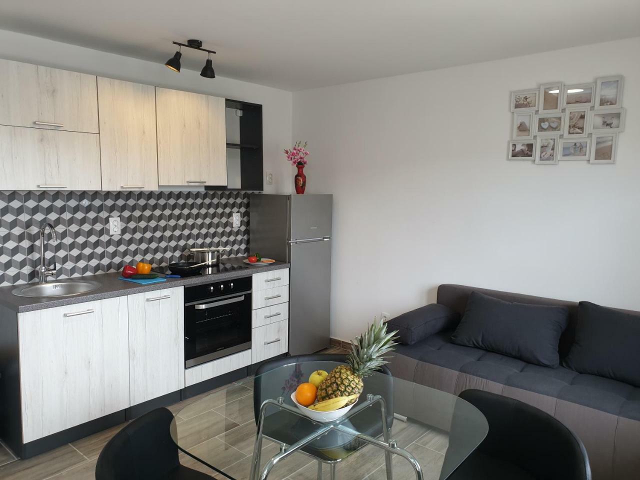Best View Apartments Cesarica Bagian luar foto