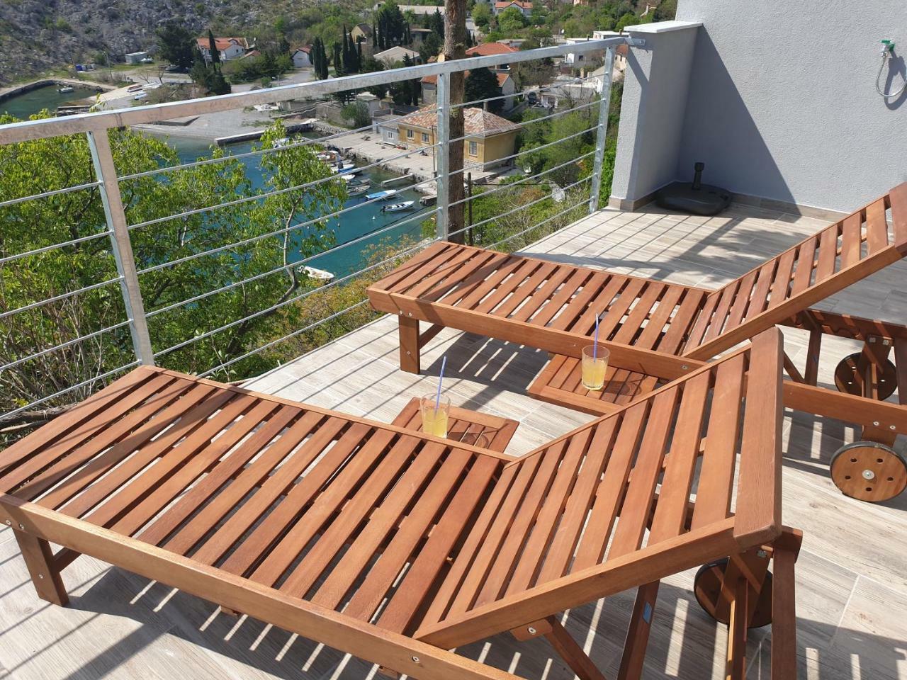 Best View Apartments Cesarica Bagian luar foto