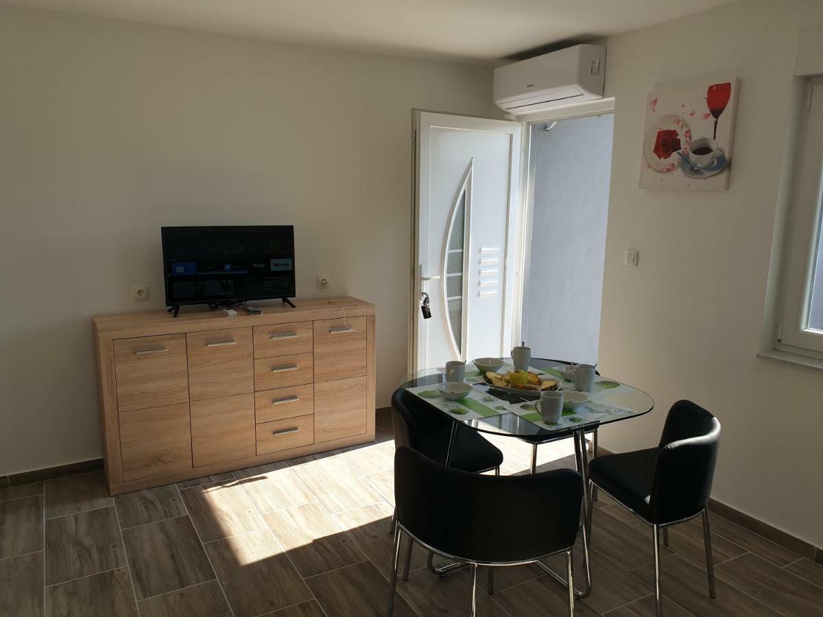 Best View Apartments Cesarica Bagian luar foto